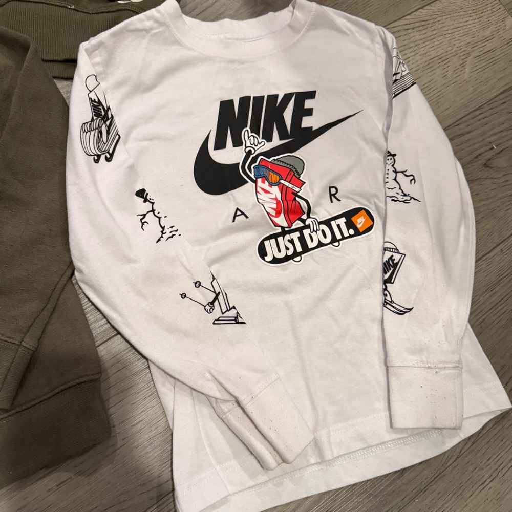 Boys size 5 Nike clothing - Picture 7 of 10